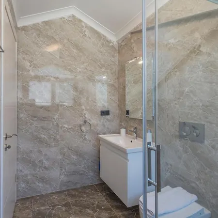 别墅 Hisar Celebrity D *